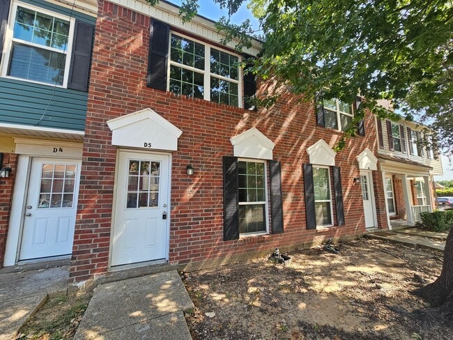 Foto del edificio - Recently rehabbed. Available now
