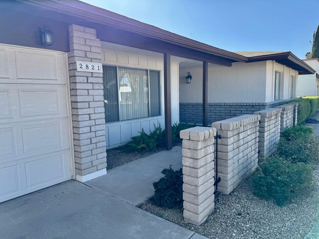 Building Photo - Stunning 3 Bedroom/2 Bath Single Level Hom...