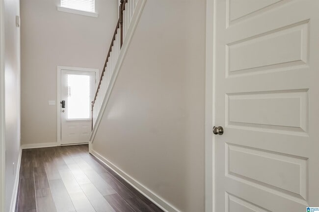 Building Photo - 370 Ridgeview Cir