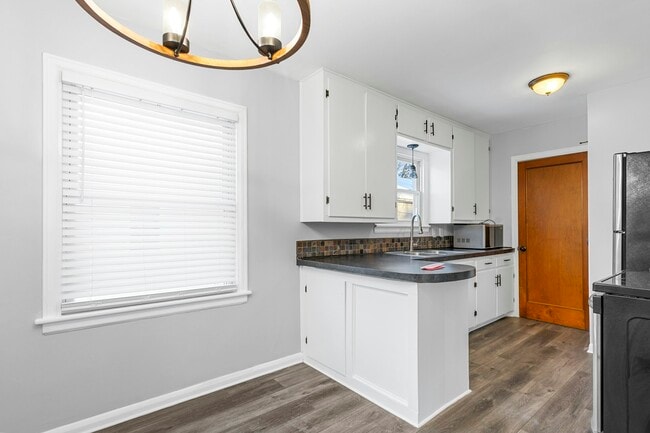 Building Photo - 2329 Ida Dr