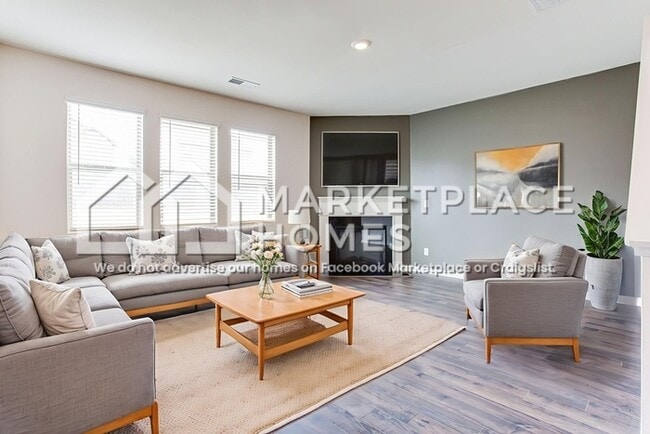 Building Photo - 484 Emporia Loop
