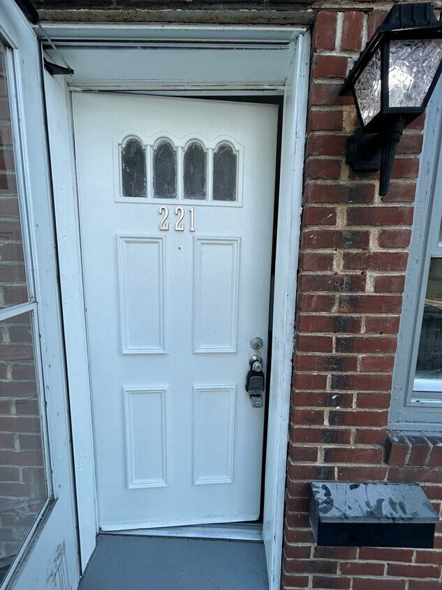Foto principal - Cozy 4 Bedrooms READY TODAY!