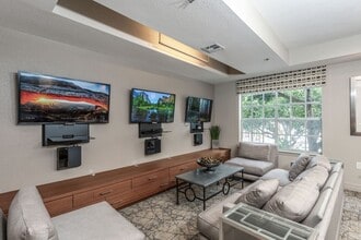 Building Photo - 5800 Woodway Dr