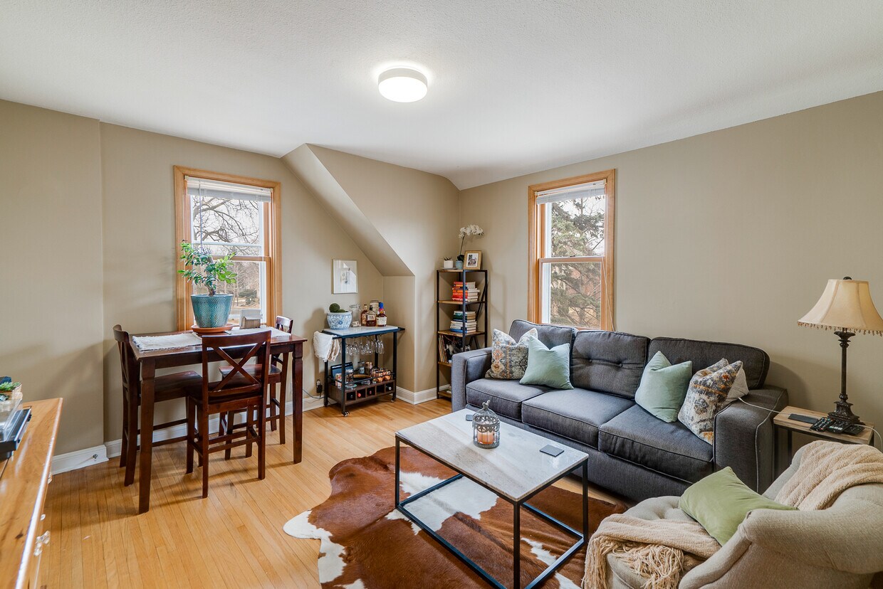 Foto principal - 5015 Bloomington Ave