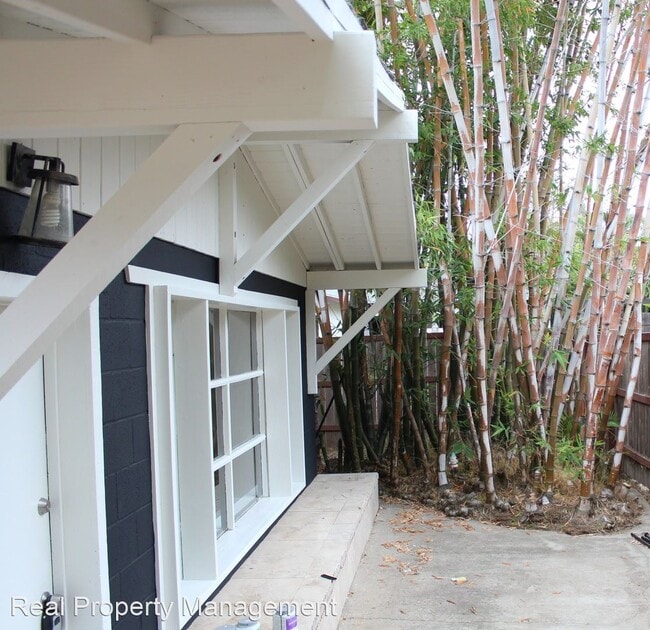 Building Photo - 856 Capri Rd