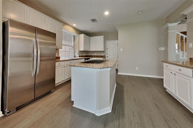 Foto del edificio - 8815 Lawncliff Ln