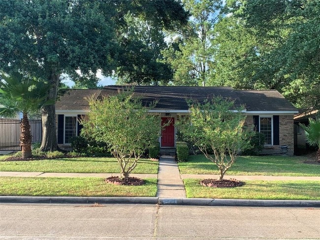 Building Photo - 5450 Loch Lomond Dr