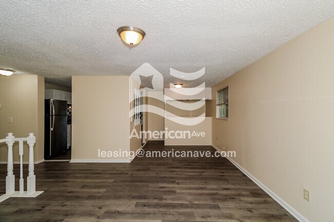 Foto del edificio - 3004 Windwood Pl