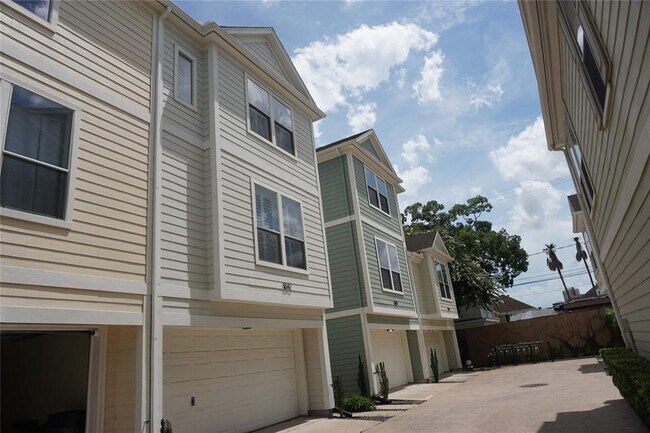 Building Photo - 1842 Wheeler Ave