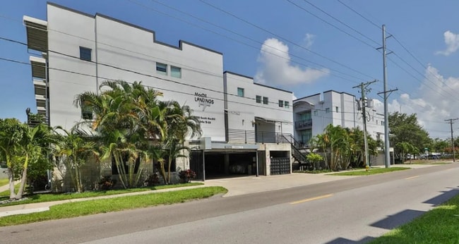 Building Photo - 5008 S MacDill Ave