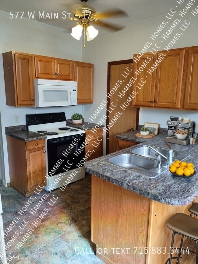 Building Photo - 577 Main St Building Photo - 577 Main St