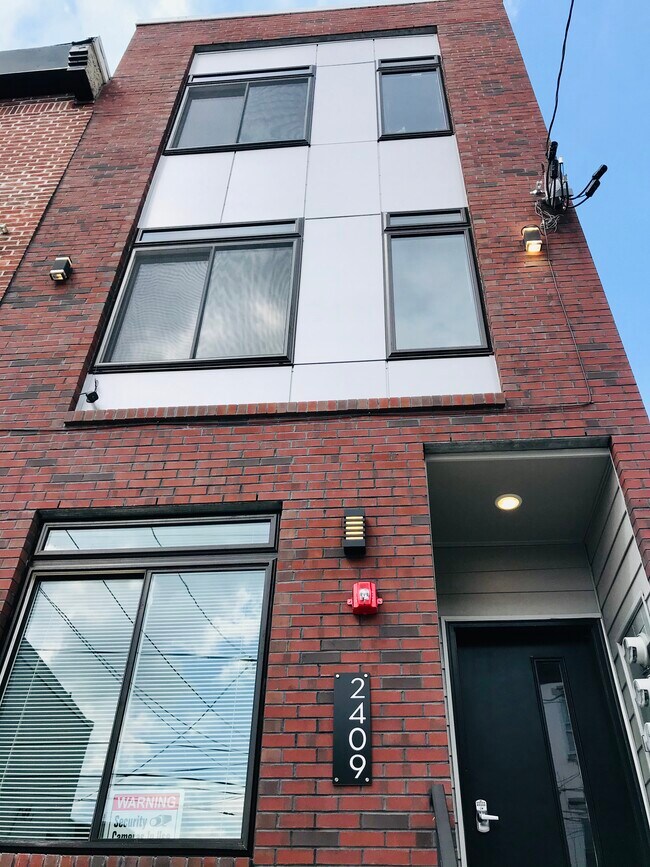 Building Photo - 2409 W Thompson St