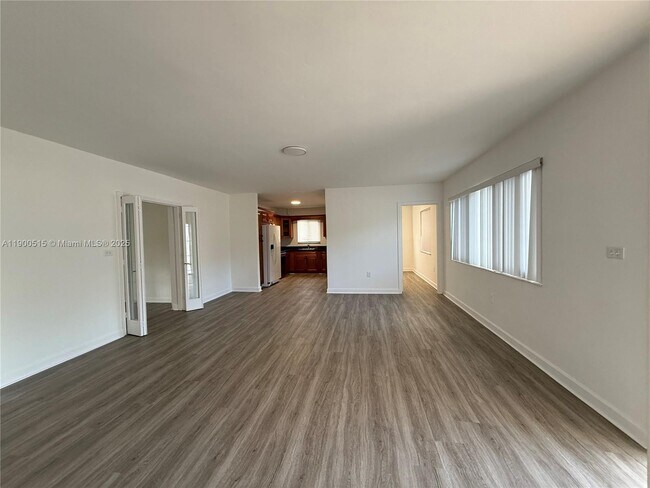 Foto del edificio - 1120 NW 32nd Ct