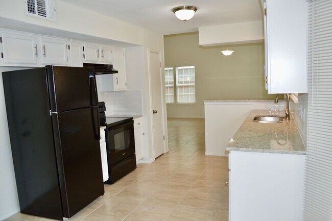 Foto del edificio - Freshly remodeled 3 bed 2 bath home!