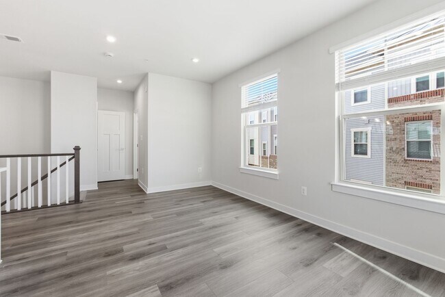 Building Photo - Beautiful 3 BR/2.5 BA Townhome in Ellicott City!