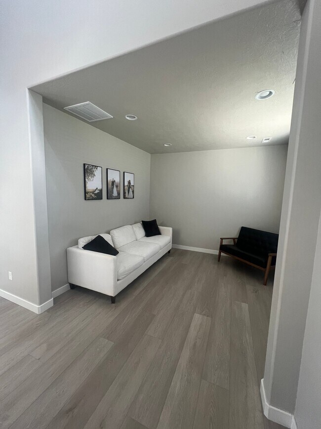 Foto del edificio - 887 S 370 W