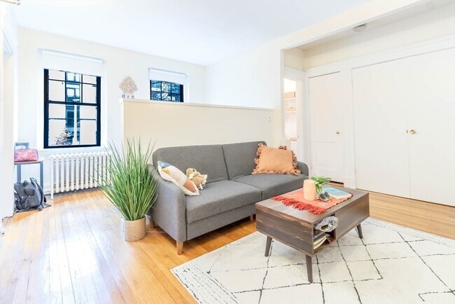 Building Photo - 70 Queensberry St