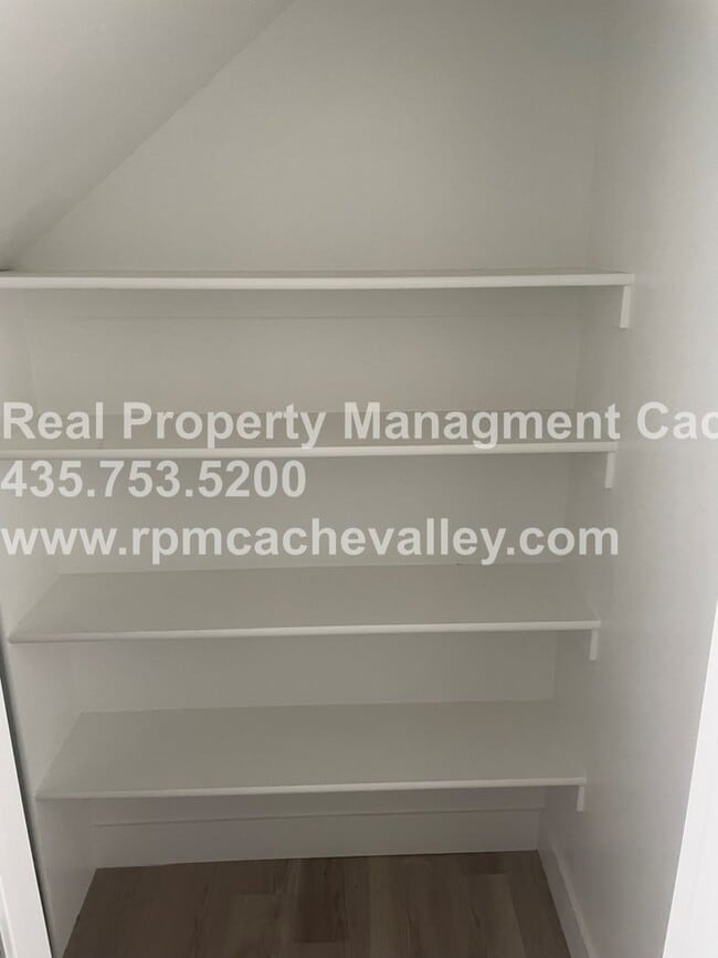 Building Photo - 566 N 245 E