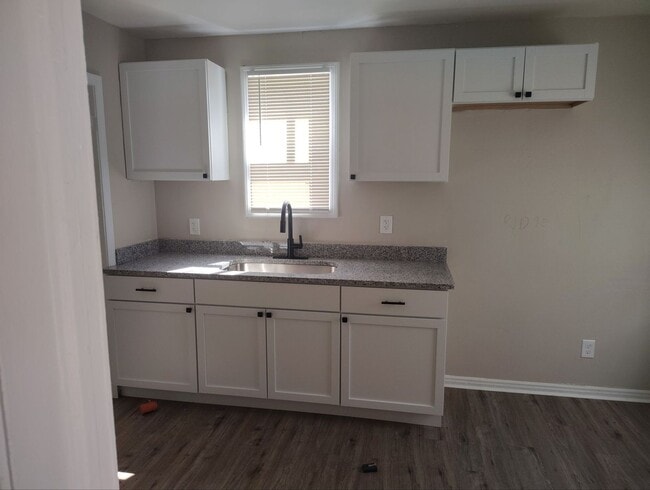 Foto del edificio - This beautifully updated 3-bedroom, 1-bath...