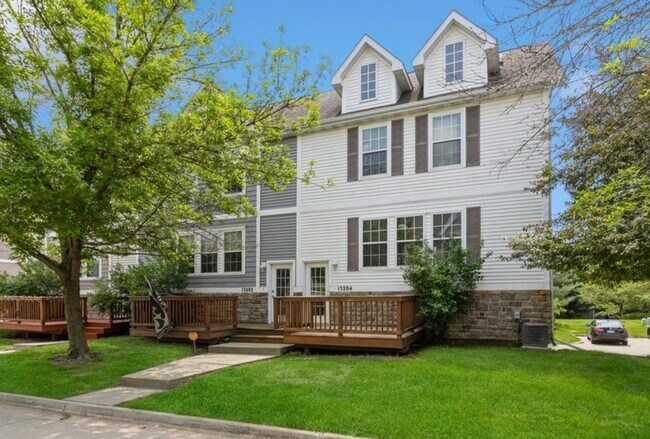 Building Photo - 15204 Greenbelt Dr