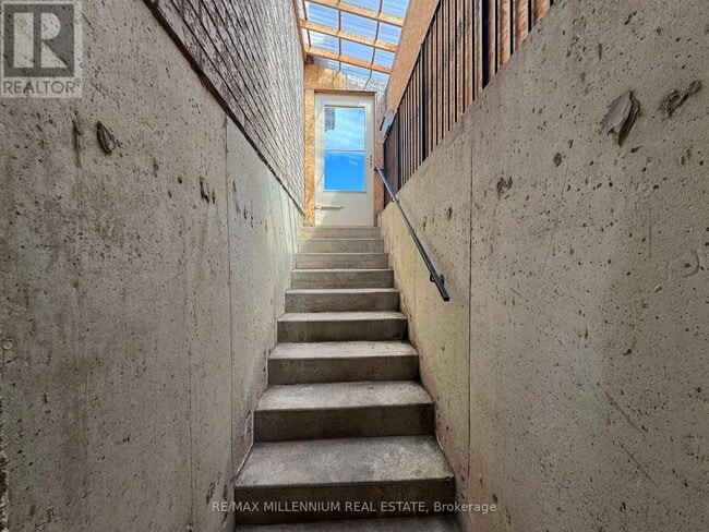 Building Photo - 98 Letty Ave