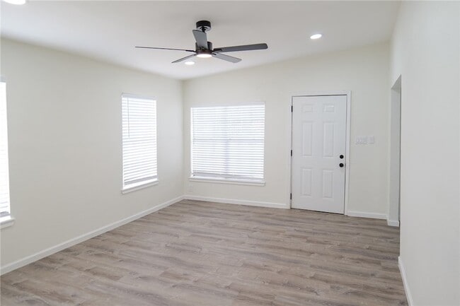 Building Photo - 10822 Mayfield Dr