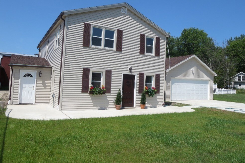 8696 N Main St Angola, NY 14006 Alquileres en Angola, NY