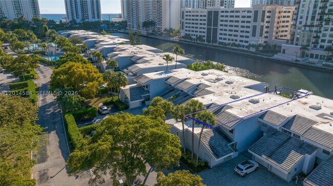 Building Photo - 350 Poinciana Island Dr