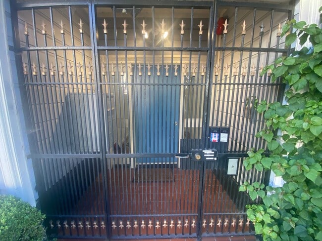 Photo - Epic Real Estate & Asso. Inc. - Beautiful, Spacious & Sunny 2 br/2ba Condo Available in Mission -...