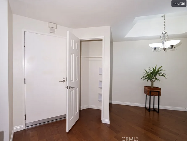 Building Photo - 620 S Gramercy Pl