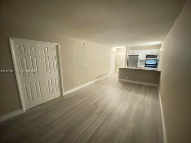 Building Photo - 2771 Riverside Dr
