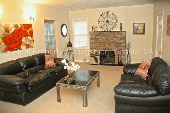Primary Photo - 320 Pear Ave