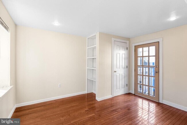 Building Photo - 1112 S Bodine St