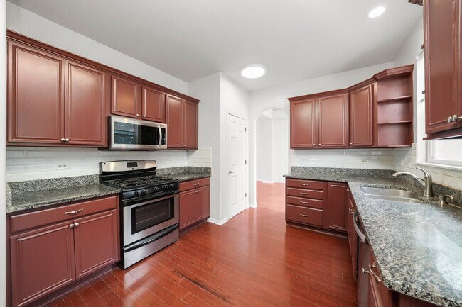 Foto del edificio - 3251 Thunderbird Ct E