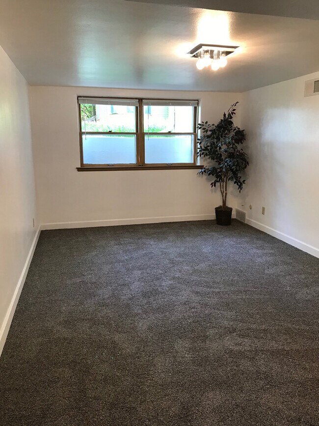 Foto del edificio - Spacious 1 Bedroom Apartment Near Downtown Sioux Falls!!