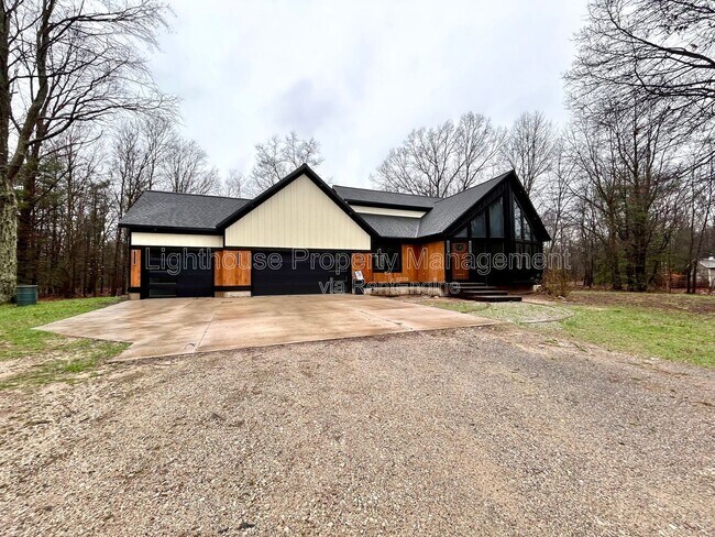 Foto del edificio - 1505 N Green Creek Rd