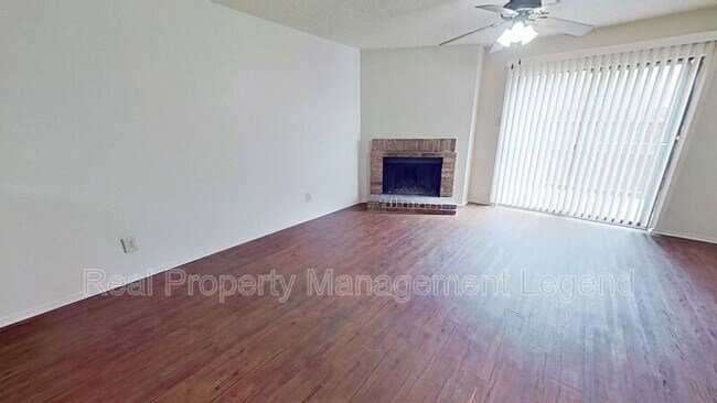 Foto del edificio - 8109 Silver Creek Rd