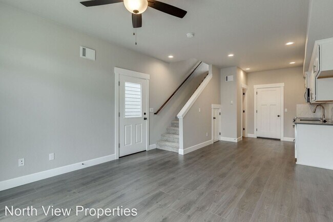 Foto del edificio - 2 br, 1.5 bath House - 1753 NE Robert Rd #B