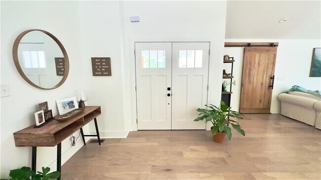 Building Photo - 368 Meadow Dr