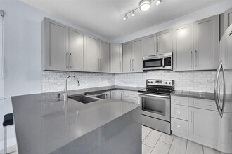 Building Photo - 150 Jacaranda Country Club Dr