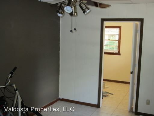 Building Photo - 807 Cherokee Ave