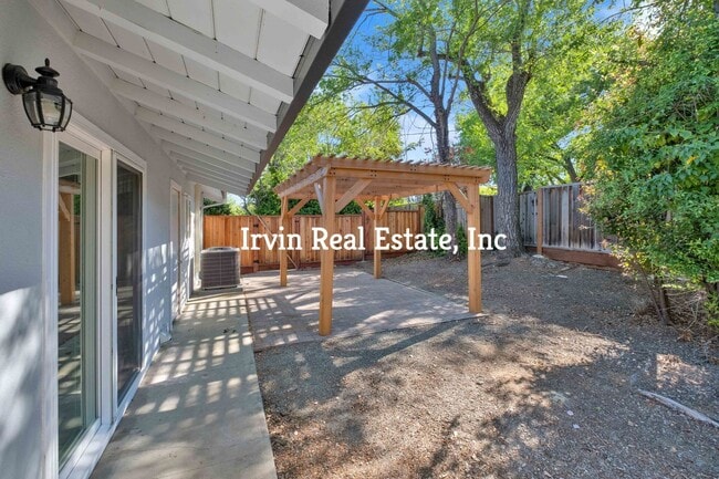 Foto del edificio - Charming 3 bedroom and l bath