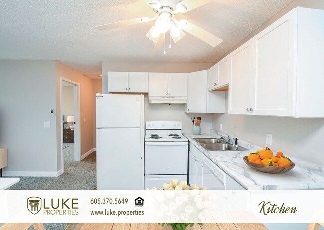 Building Photo - 401 S Sycamore Ave