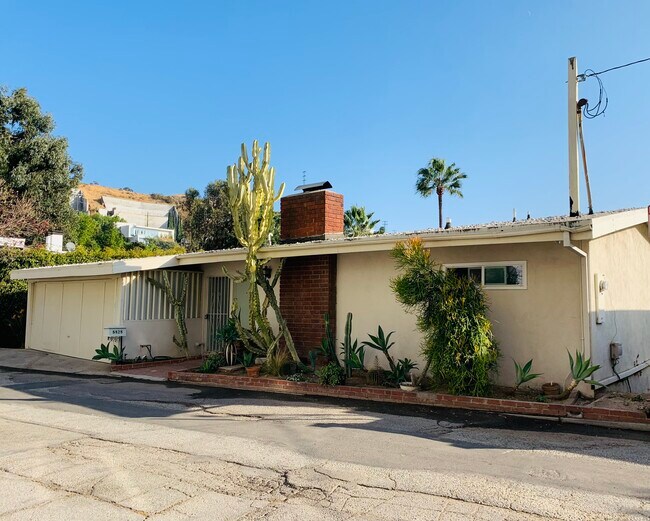 Foto del edificio - 8828 Evanview Dr