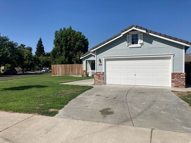 Building Photo - Beautiful Turlock 3 Bedroom 2 Bathroom Home.