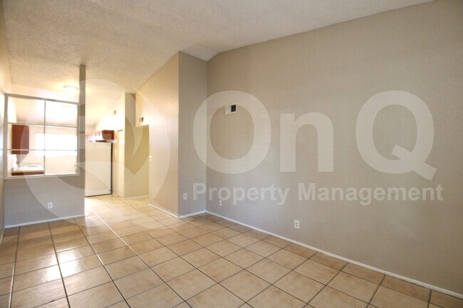Foto del edificio - 260 W 8th Ave