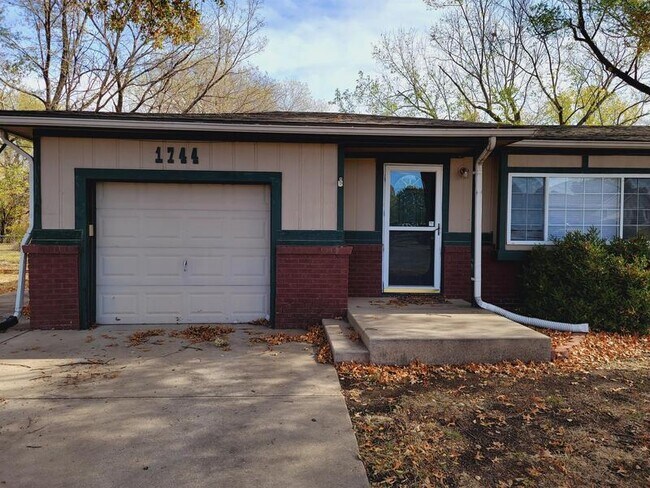 Foto del edificio - 1744 S Lark Ln