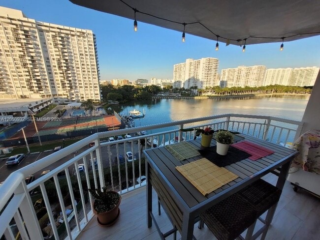Foto del edificio - 18081 Biscayne Blvd