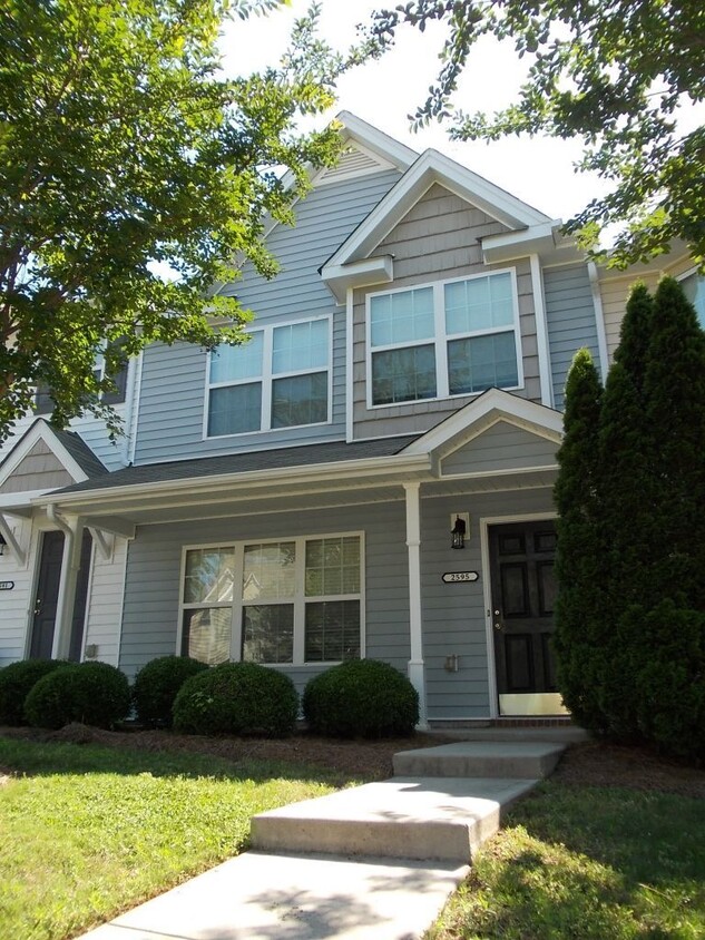 Foto principal - 2 Story, 3 Bed Townhome in Oxford Commons ...