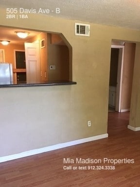 Building Photo - 505 Davis Ave
